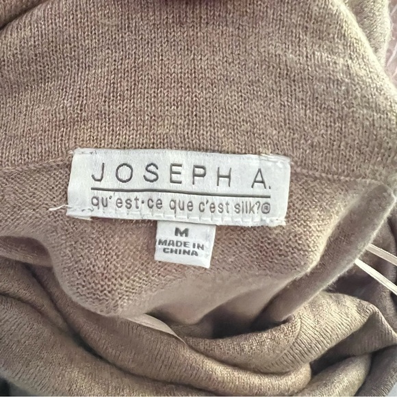 Joseph A Tan Wool Blend Turtleneck Sweater Size Medium - Picture 12 of 12